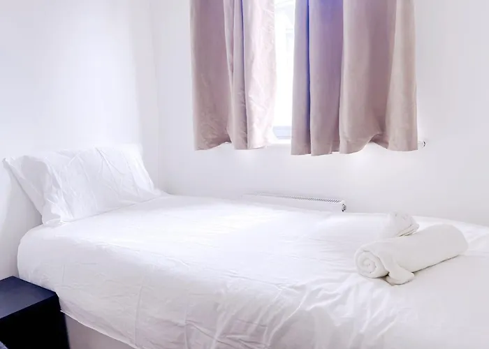 R5 Economical Seaside Hostel