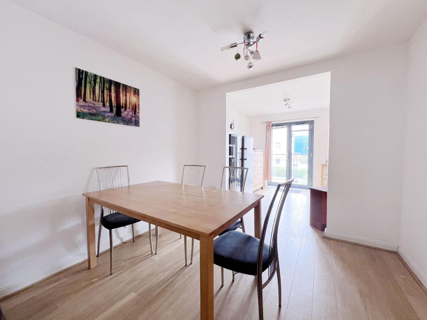 Homestay R5 Economical Seaside Swansea